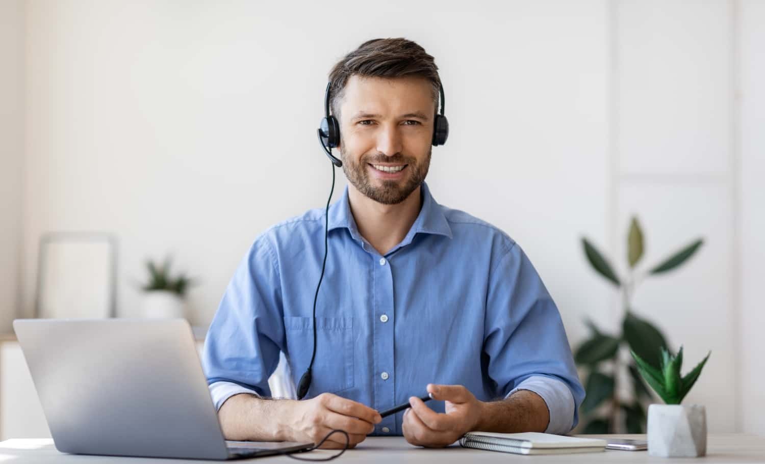 portrait-of-smiling-male-customer-service-operator-2022-12-16-08-34-45-utc-min.jpg